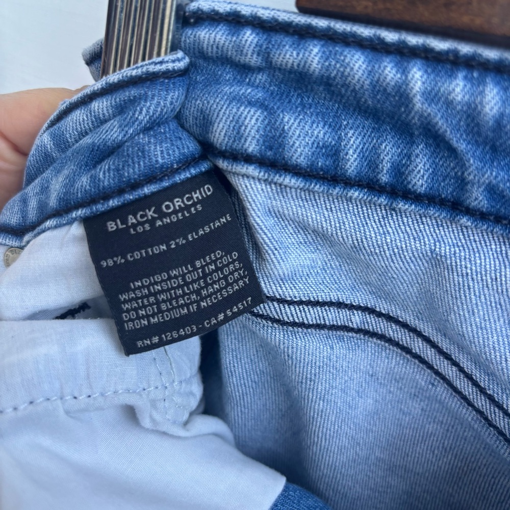 Black Orchid Classic Blue Flared Women Jeans - Picture 5 of 13